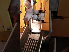 Processo de corte da barra redonda, lado frontal, secção transversal sem marcas de vibração