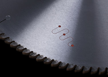 o corte de alumínio do metal de 450MM circular considerou a lâmina com as pontas de Ceratizit silenciosas
